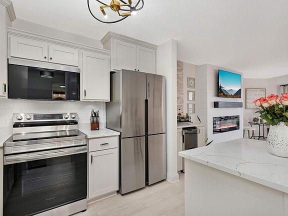 5th image of 26 10th St W Unit 705