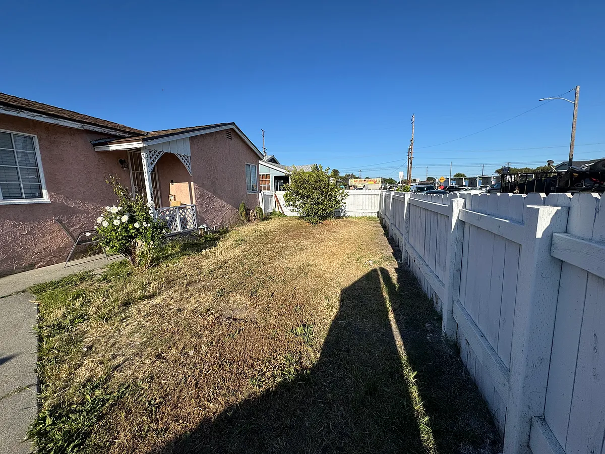 front yard - 3111 W 134th St #1