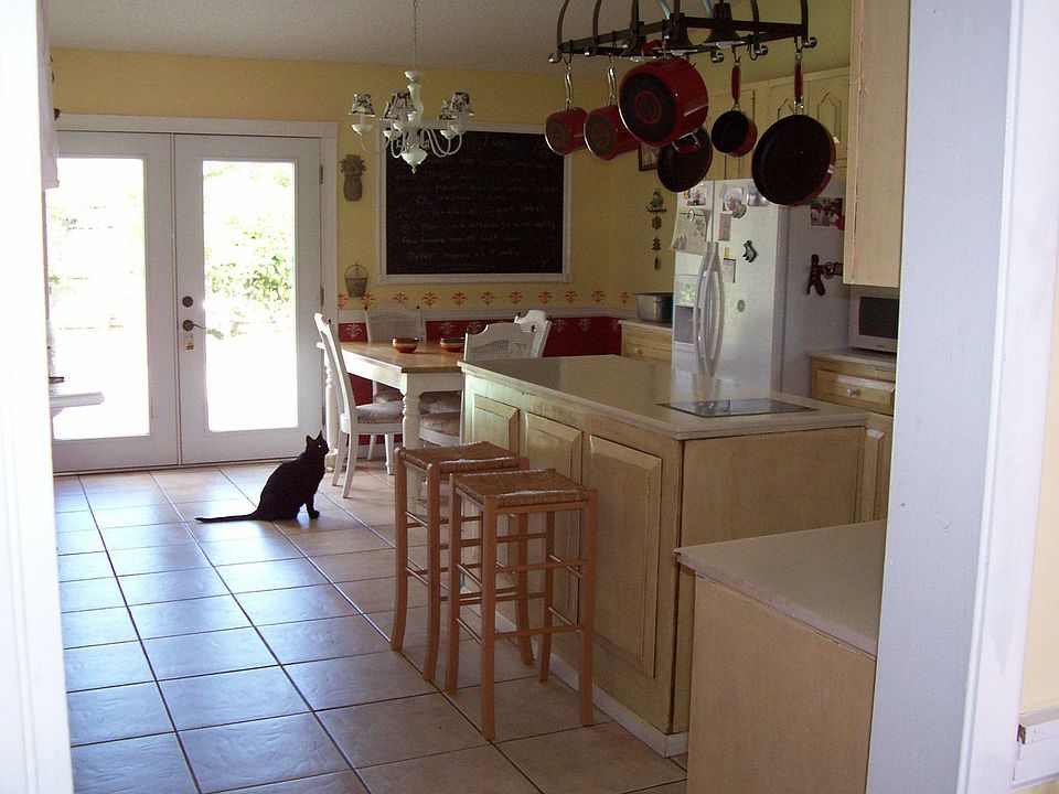 kitchen french doors to pool