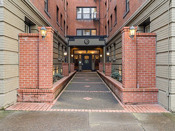4th image of 2109 NW Irving St Unit 410