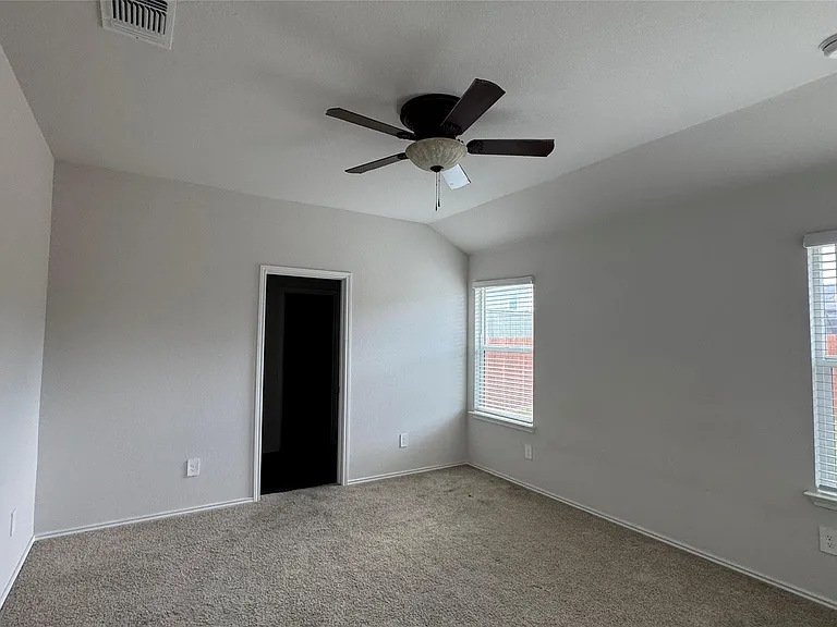 408 Frogmore Loop — Photo 14