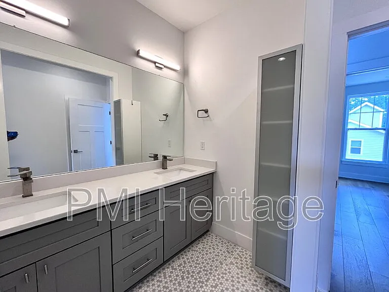 1372 S Duncan Ave — Photo 16