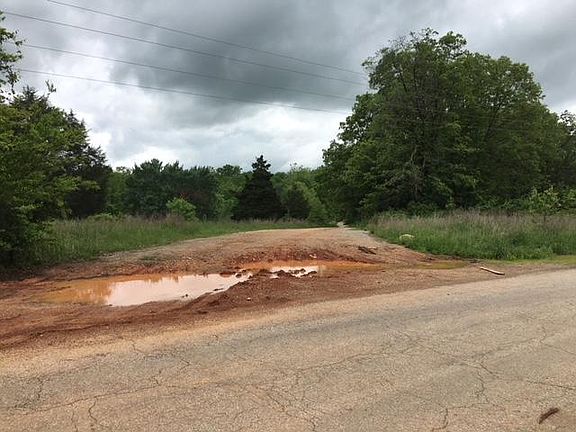 2nd image of 3204 N Us Highway 63