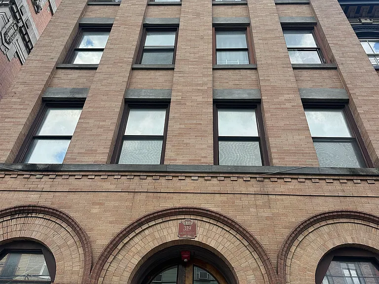 319 8th St #4R — Photo 11