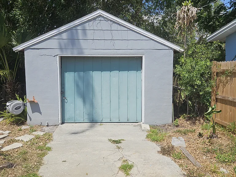 1003 W Berry Ave — Photo 10