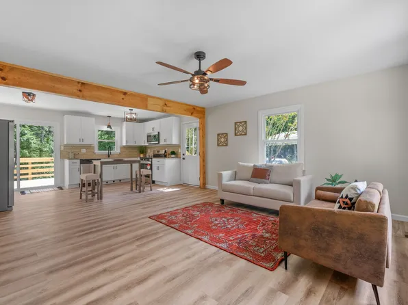 1950 Old Stewart Rd, Tennessee Ridge, TN 37178