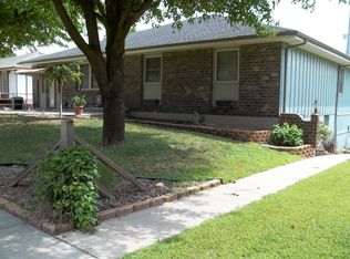 2919 S Peck Dr, Independence, MO 64055