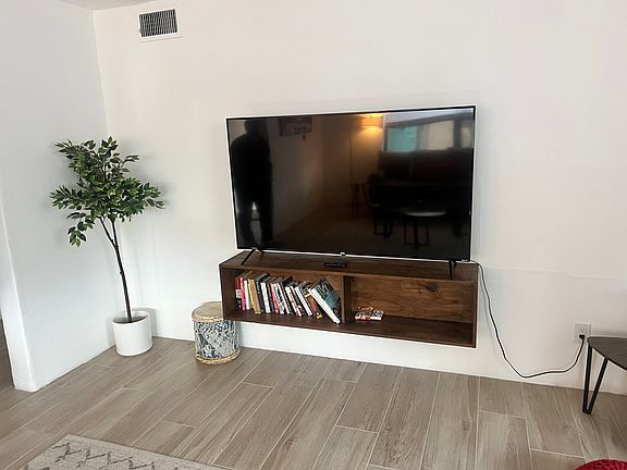 4th image of 153 E Lupita Rd #3