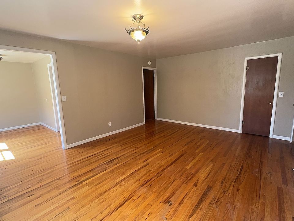 1st image of 800 S Oakdale Ave #A-f