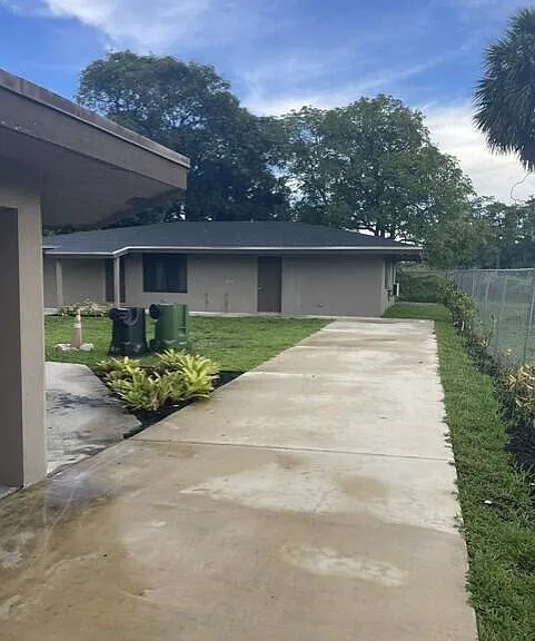 2200 NW 22nd St #2 — Photo 1