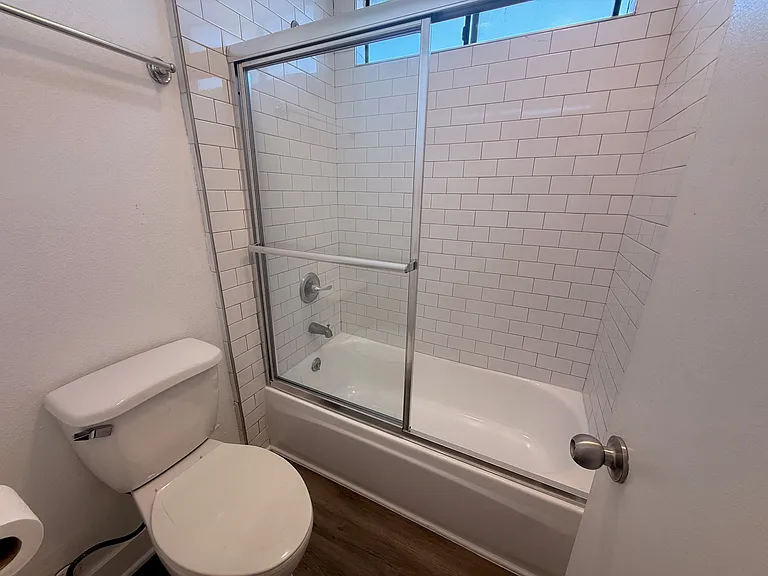 1420 North Mansfield Avenue - 205 — Photo 38
