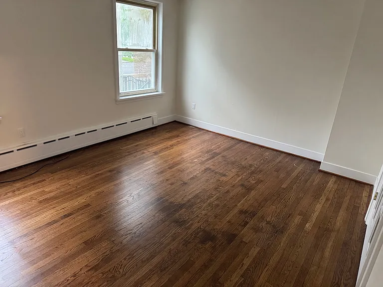 123 W 5th St #1 — Photo 11