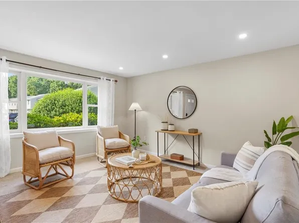 154 Bear Hill Rd APT 1701, Cumberland, RI 02864