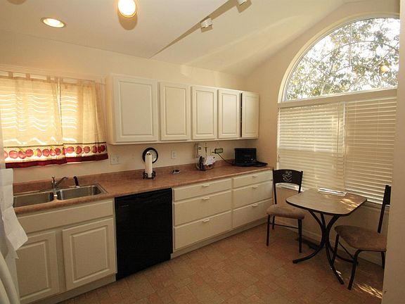5th image of 1885 S Pointe Dr