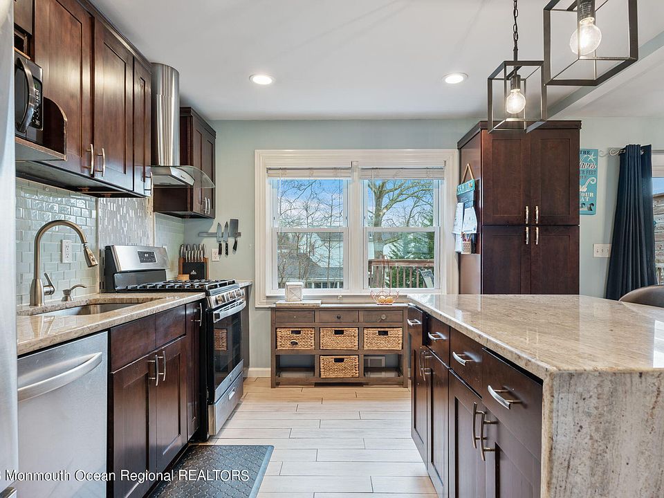 1st image of 21 Lynn Drive