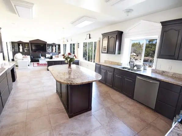 17 Beach Head Road, Nottingham, NH 03290