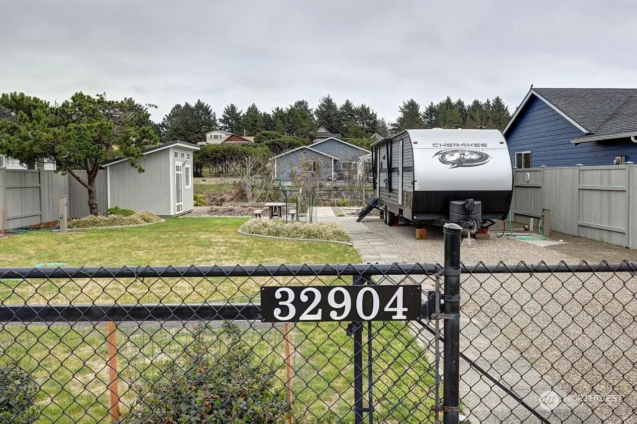 32904 G Place photo 1