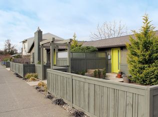 7327 NE Halsey St, Portland, OR 97213