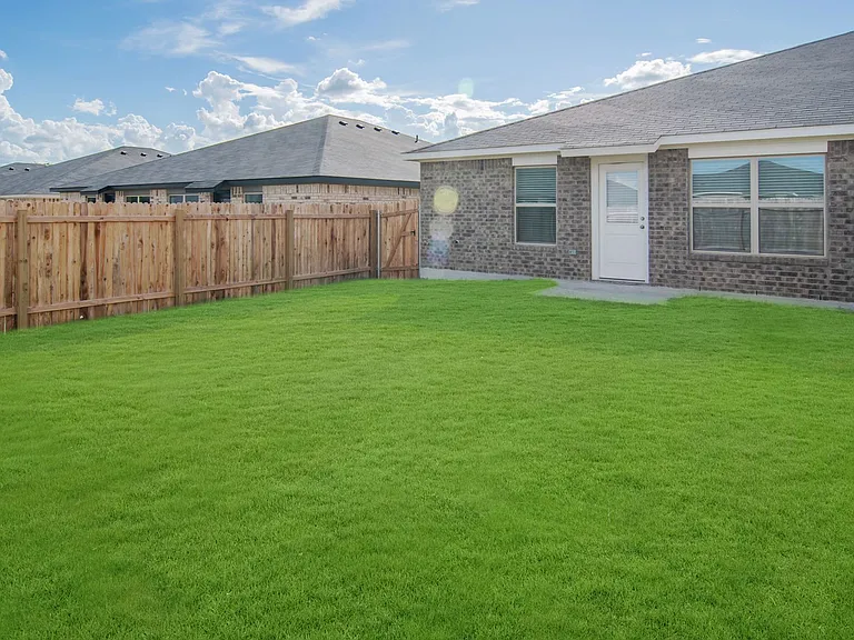 1261 Lehmann Dr #B — Photo 17