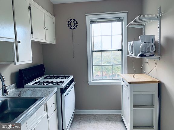 3rd image of 1302 Belle View Blvd Suite C2