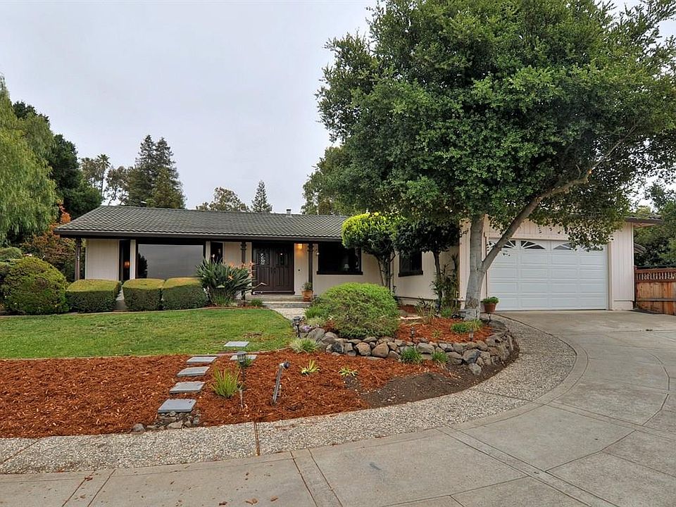 1st image of 3260 Oakwood Ct