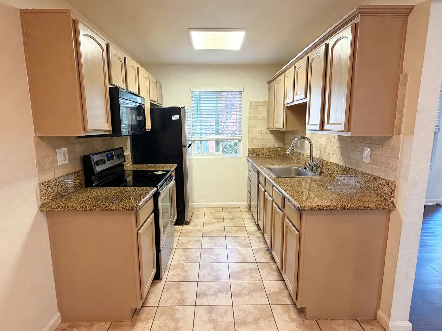 2 bed, 1.5 bath, 818 sqft, $2,600 — Photo 1