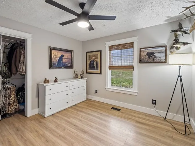 18 Crescent Blvd — Photo 10