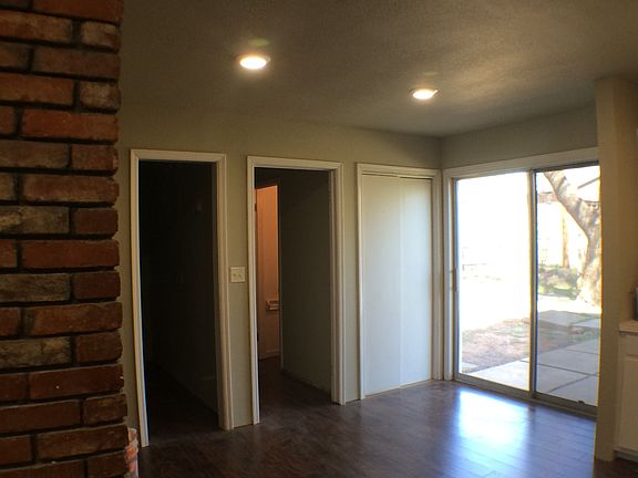 2nd image of 824 E Tyler Ave