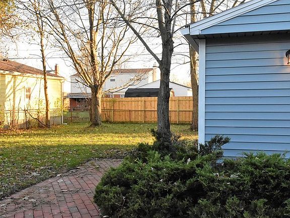3rd image of 841 Hollywood Dr