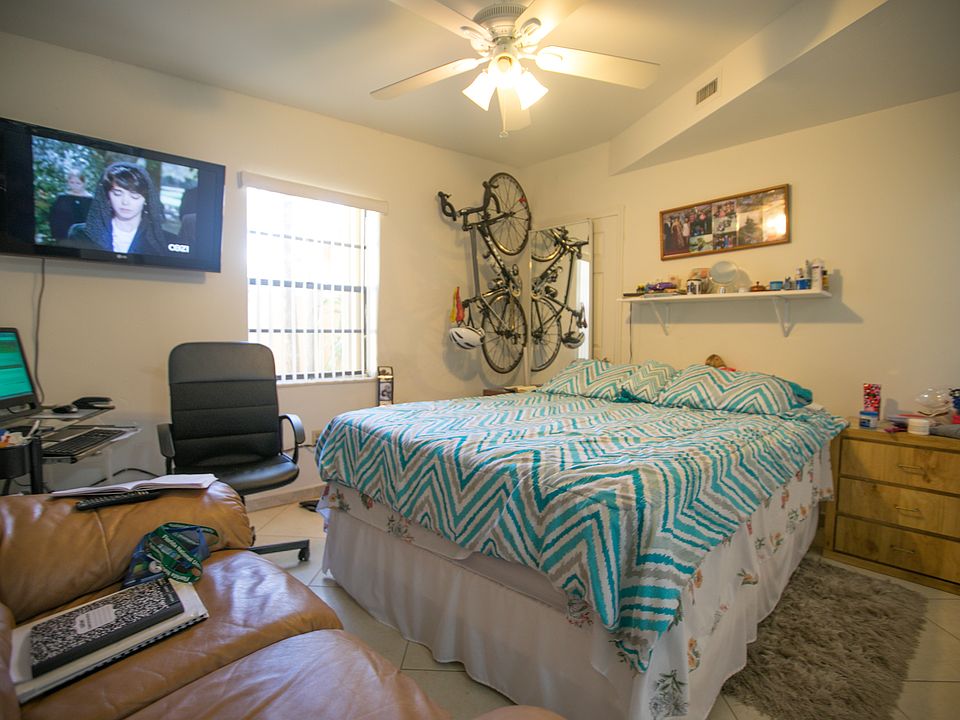 Living Area furnished (not included)