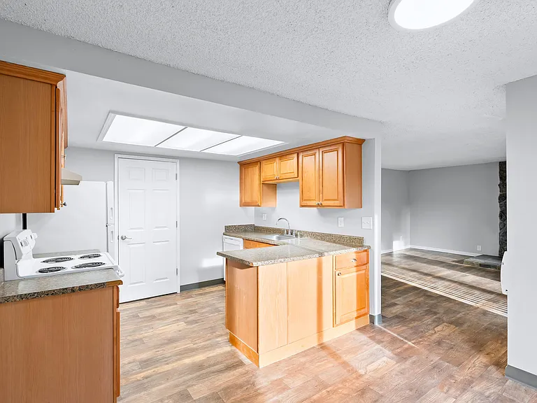 Cascade Park Apartments — Photo 15