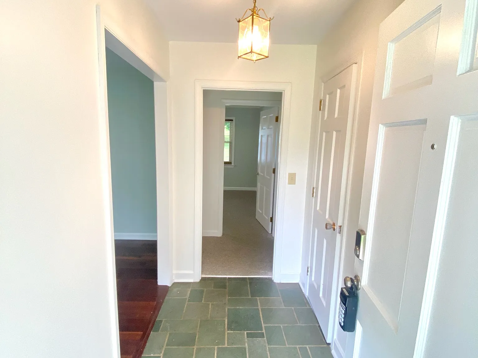 3 bed, 1874 sqft, $2,200 — Photo 2