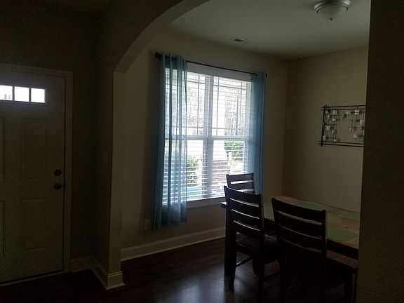 4th image of 619 Edgewood Ave
