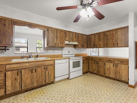 3rd image of 407 Wyoming Ave