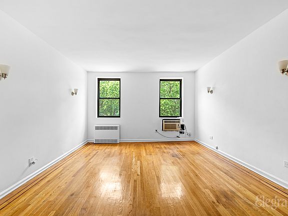 4th image of 123 Avenue A #1A