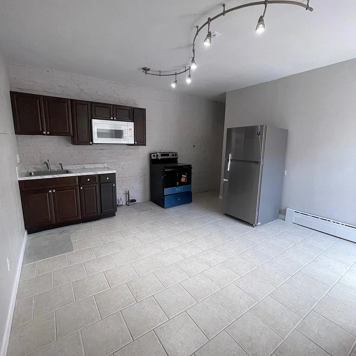1 bed, 1708 sqft, $1,350 — Photo 4