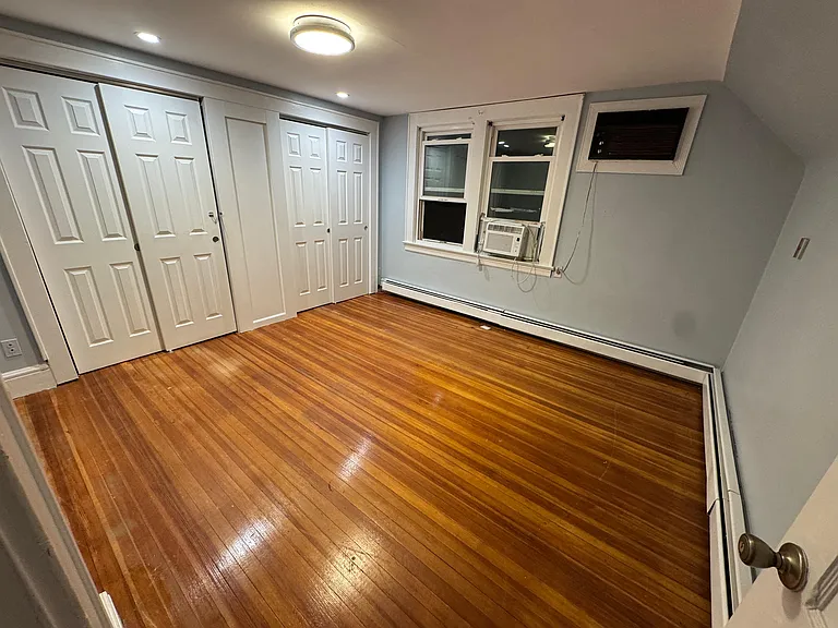 569 W 7th Ave #F1 — Photo 4