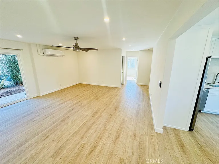 112 E Avenida San Gabriel #3 — Photo 4