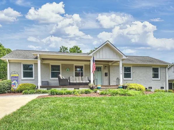 1715 Paddock Cir, Charlotte, NC 28209