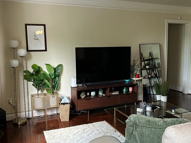 10505 Montrose Ave #203 — Photo 5