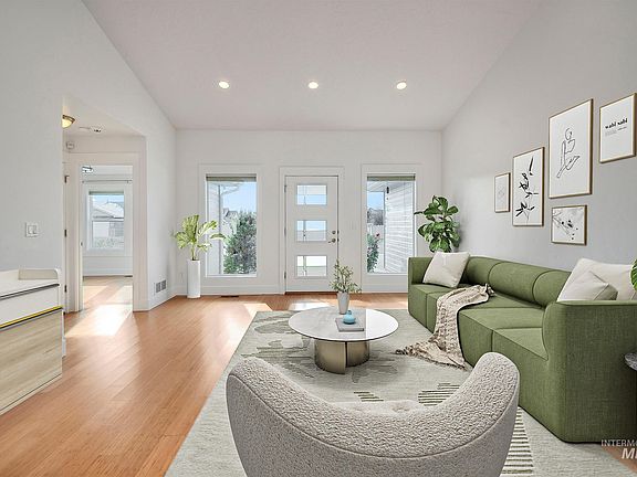 3rd image of 1577 Tamarack St