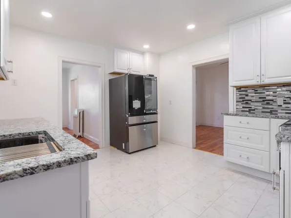 10 Walnut St, Ware, MA 01082