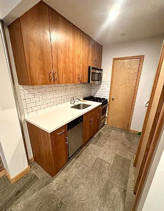 5th image of 102 Bayard St APT 2R