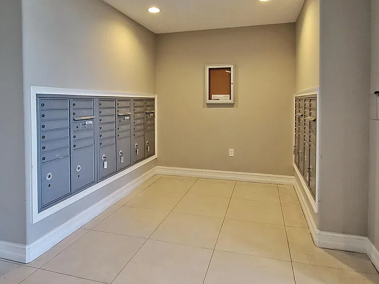 1805 Riverside Dr #205 — Photo 4