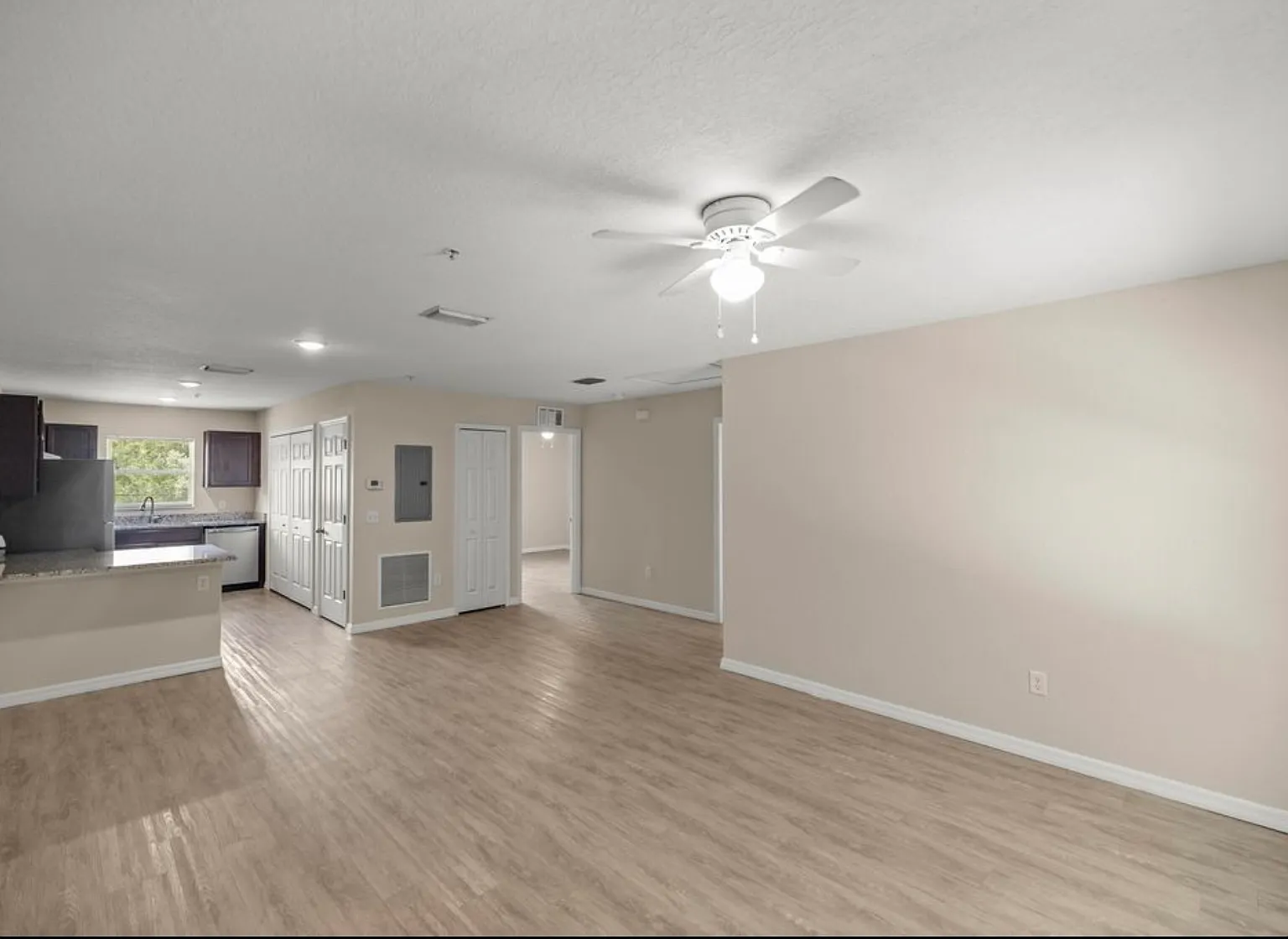 2 bed, 976 sqft, $1,400 — Photo 2