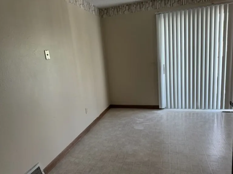 415 Cottonwood Ave — Photo 2