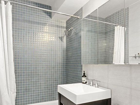 4th image of 63 E 9th St APT 5X