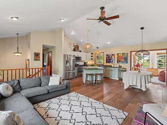 3rd image of 2711 Hilltop Ln