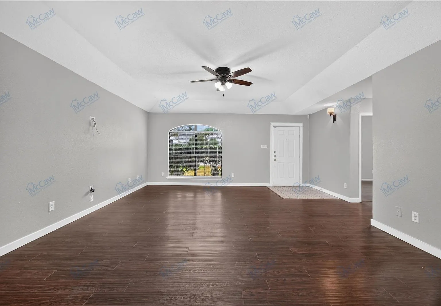 3 bed, 2.0 bath, 1848 sqft, $2,100 — Photo 4