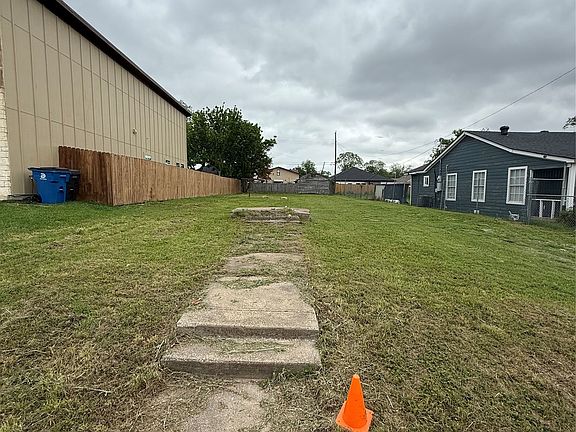 4th image of 1423 Hendricks Ave